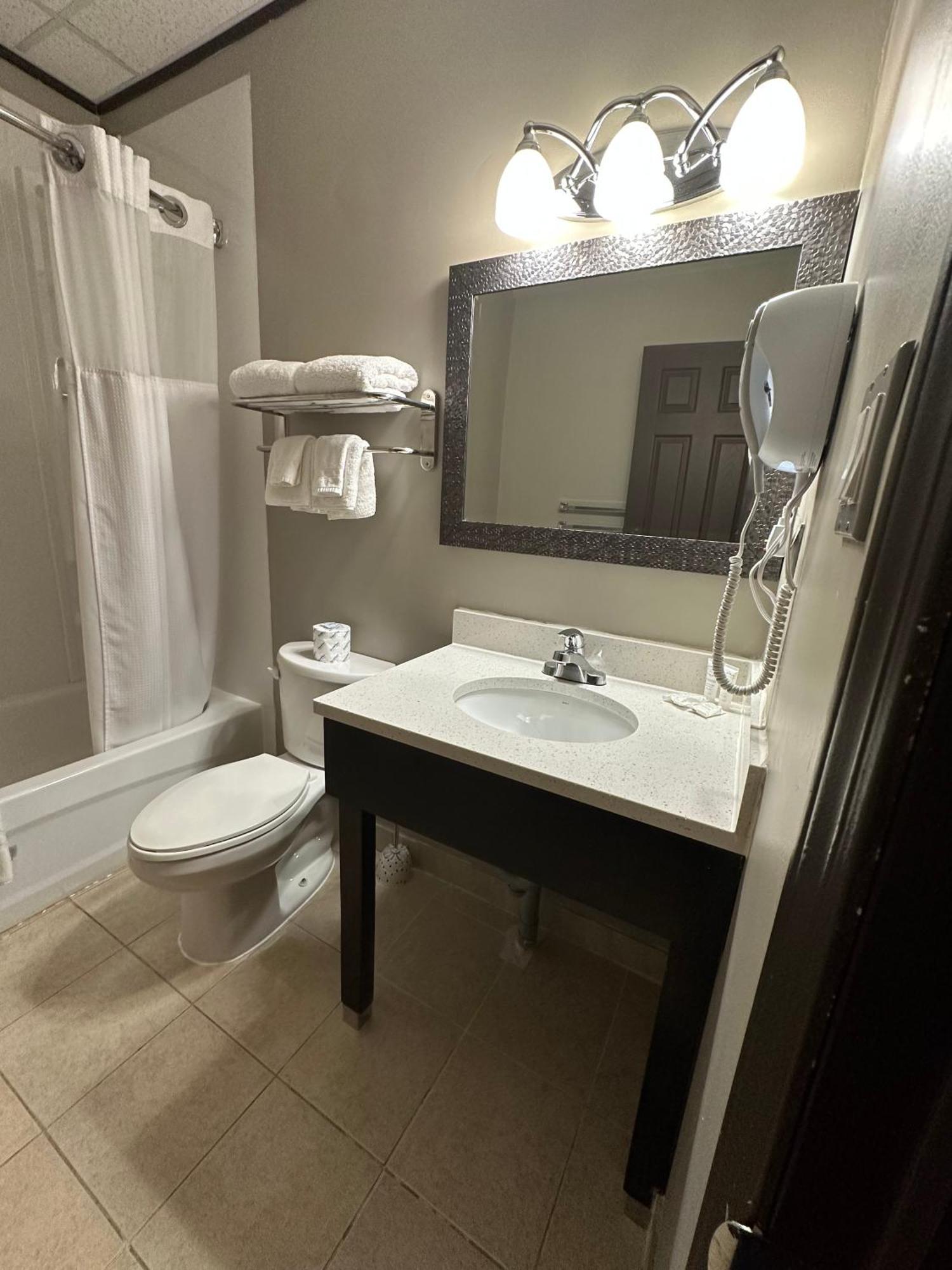 Le Voyageur Inn Mattawa Εξωτερικό φωτογραφία